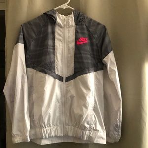 Nike White and Black Windbreaker. Size XL